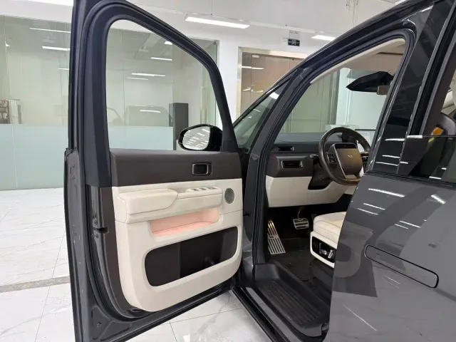 Li Auto MEGA — Фото автомобиля 8