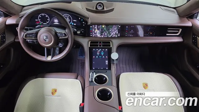 Porsche Taycan — Фото автомобиля 10