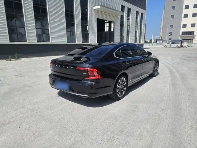 Volvo S90 — Фото автомобиля 23