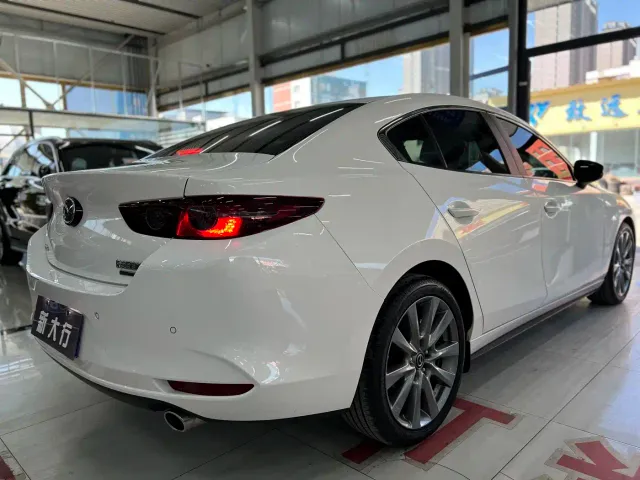 Mazda Axela — Фото автомобиля 7