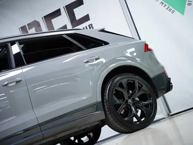 Audi RS Q8 — Фото автомобиля 23