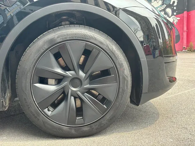 Tesla Model Y — Фото автомобиля 14
