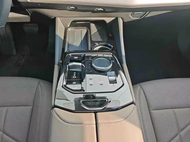 BMW i5 — Фото автомобиля 14