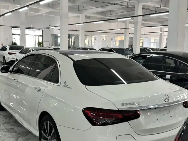 Mercedes-Benz E-Class — Фото автомобиля 3