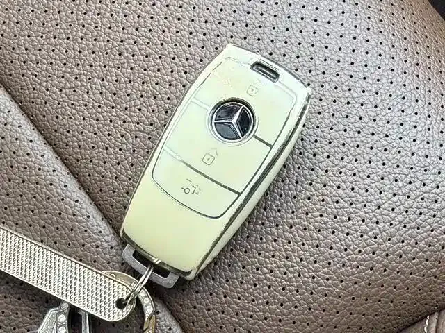 Mercedes-Benz E-Class — Фото автомобиля 16