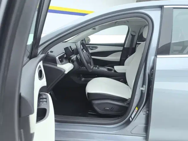 BYD Seal 05 DM-i — Фото автомобиля 9