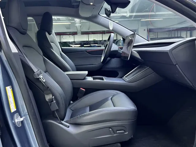 Tesla Model Y — Фото автомобиля 5