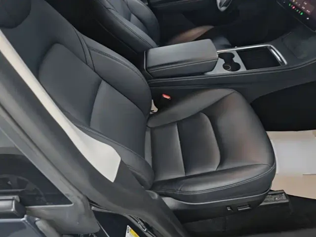 Tesla Model Y — Фото автомобиля 24