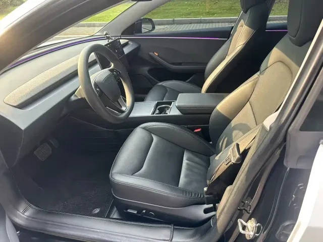 Tesla Model 3 — Фото автомобиля 6