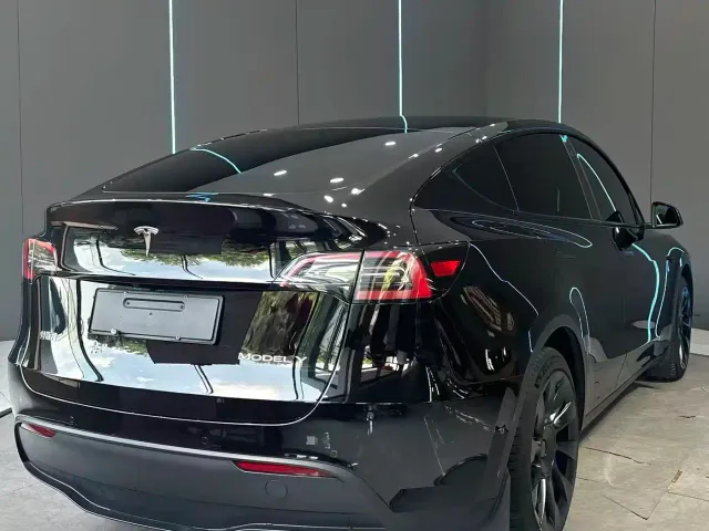 Tesla Model Y — Фото автомобиля 6