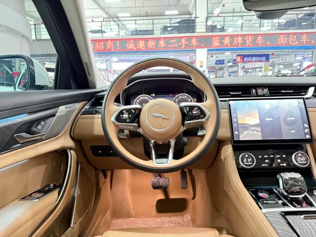 Jaguar XFL — Фото автомобиля 14