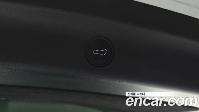 Tesla Model Y — Фото автомобиля 12