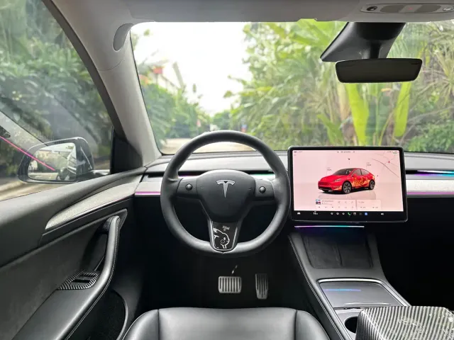 Tesla Model Y — Фото автомобиля 16