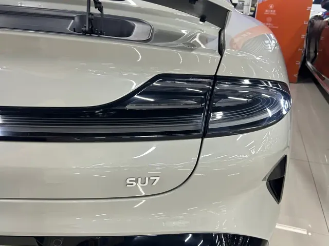 Xiaomi SU7 — Фото автомобиля 18