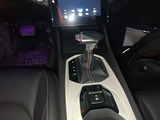 Dongfeng Yixuan — Фото автомобиля 13