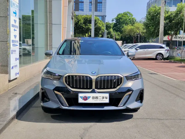BMW i5 — Фото автомобиля 2