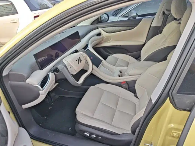 IM Motors L6 — Фото автомобиля 14