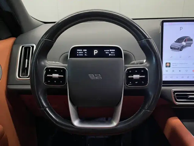 Li Auto L8 — Фото автомобиля 14
