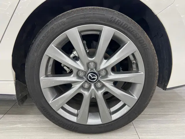Mazda Axela — Фото автомобиля 10