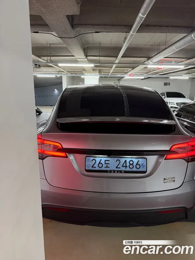Tesla Model X — Фото автомобиля 5