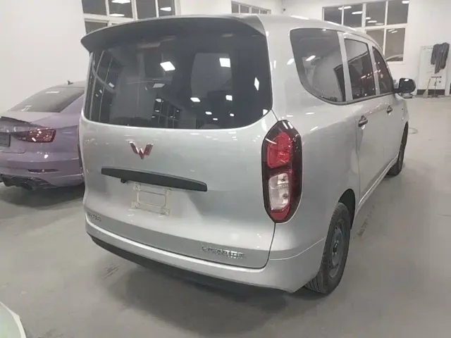 Wuling Hongguang — Фото автомобиля 6
