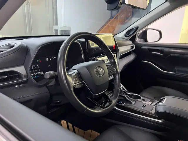 Toyota Highlander — Фото автомобиля 10