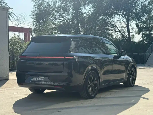 Li Auto L8 — Фото автомобиля 15
