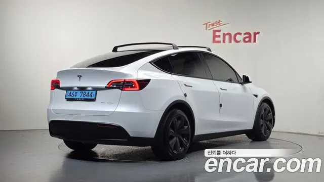 Tesla Model Y — Фото автомобиля 2