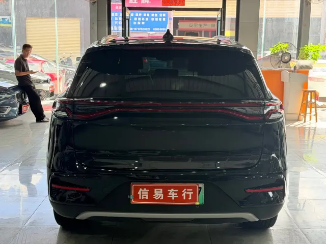 BYD Tang — Фото автомобиля 4