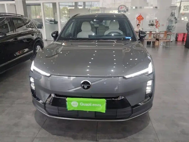 Volvo Volvo XC70 Plug-in Hybrid 2025 High-end Version — Фото автомобиля 2