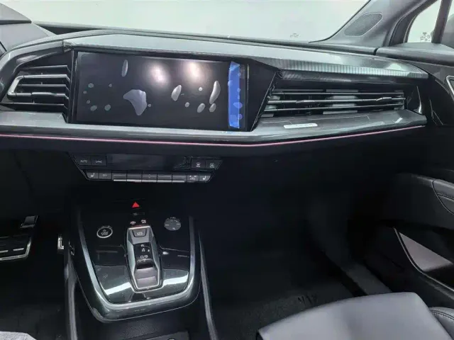 Audi Q4 e-tron — Фото автомобиля 10