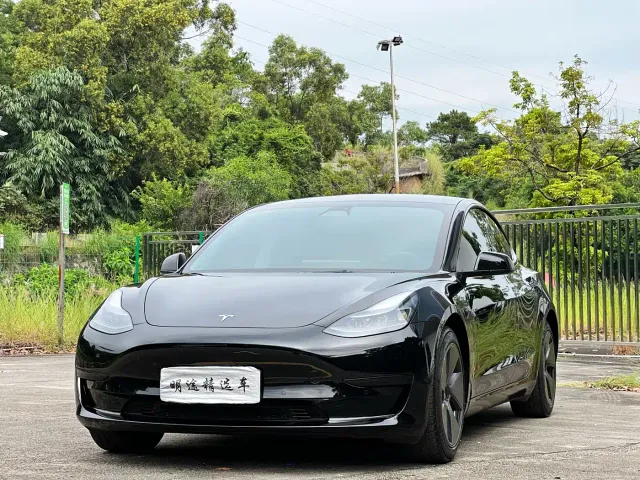 Фотография автомобиля — Tesla Model 3