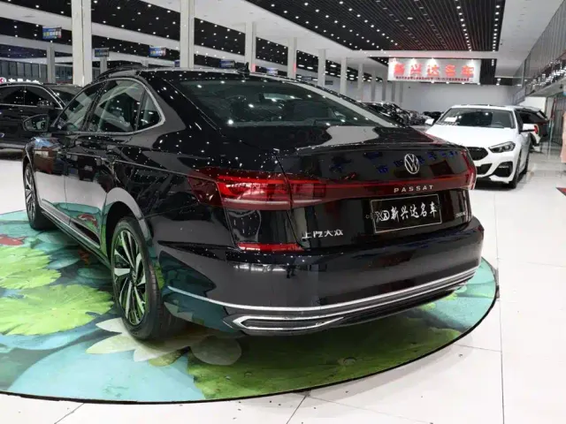 Volkswagen Passat — Фото автомобиля 4