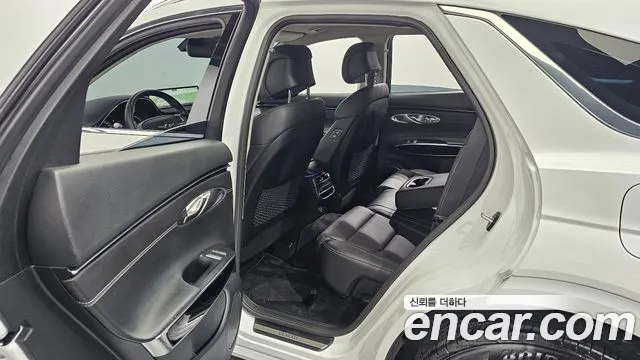 Genesis GV70 — Фото автомобиля 10