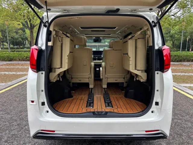 Toyota Alphard — Фото автомобиля 21