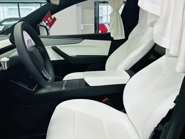 Tesla Model Y — Фото автомобиля 7