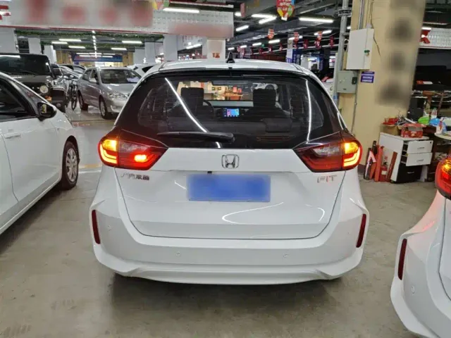 Honda Fit — Фото автомобиля 5
