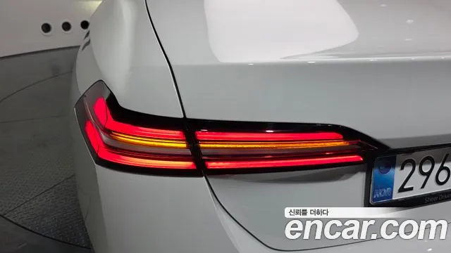 BMW 5 Series — Фото автомобиля 8