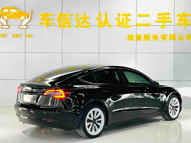 Tesla Model 3 — Фото автомобиля 3