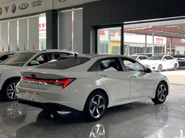 Hyundai Elantra — Фото автомобиля 16