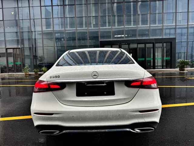 Mercedes-Benz E-Class — Фото автомобиля 5