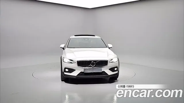 Volvo V60 Cross Country 2nd Gen — Фото автомобиля 3