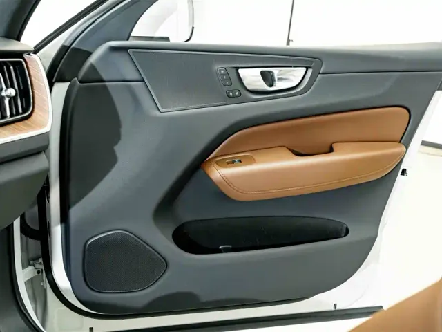 Volvo XC60 — Фото автомобиля 15
