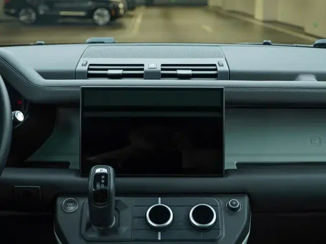 Land Rover Defender — Фото автомобиля 17
