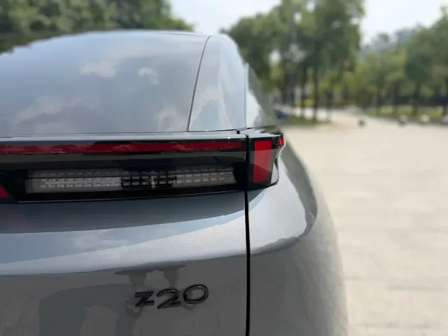 Lynk & Co Z20 — Фото автомобиля 9