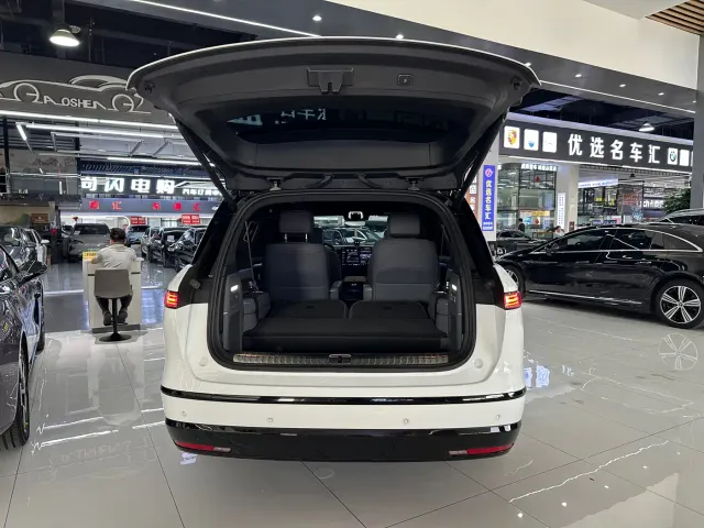 Nio ES8 — Фото автомобиля 18