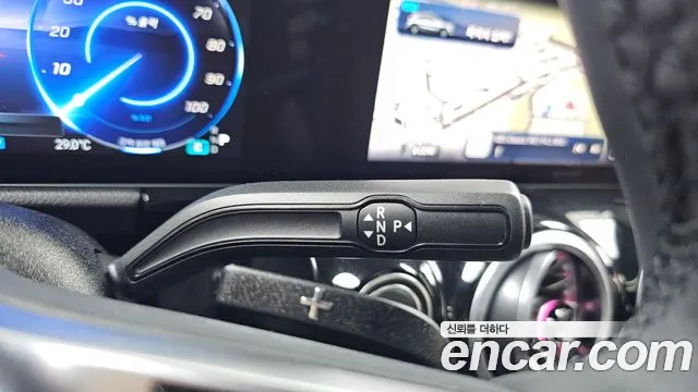 Mercedes-Benz EQA — Фото автомобиля 9
