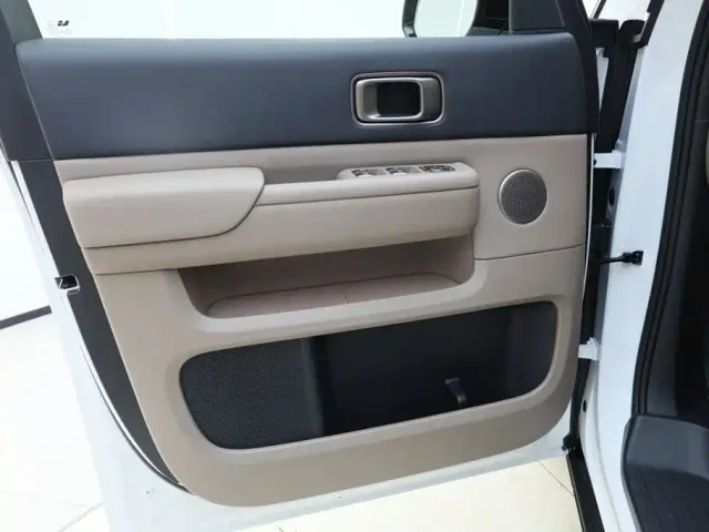 Li Auto MEGA — Фото автомобиля 20