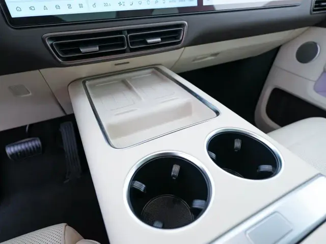 Li Auto MEGA — Фото автомобиля 16