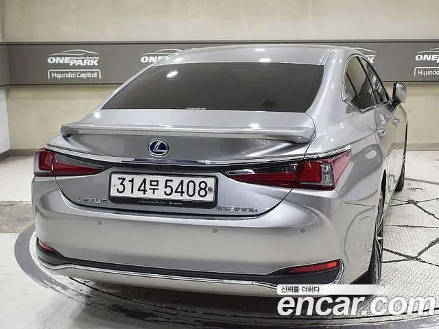 Lexus ES — Фото автомобиля 3